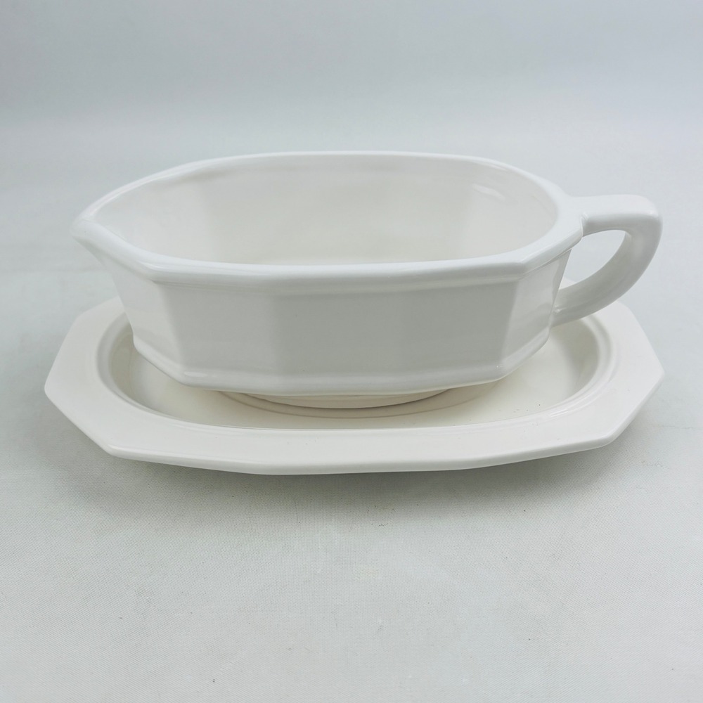 Pfaltzgraff Heritage White Gravy Boat & Underplate Set Stoneware USA